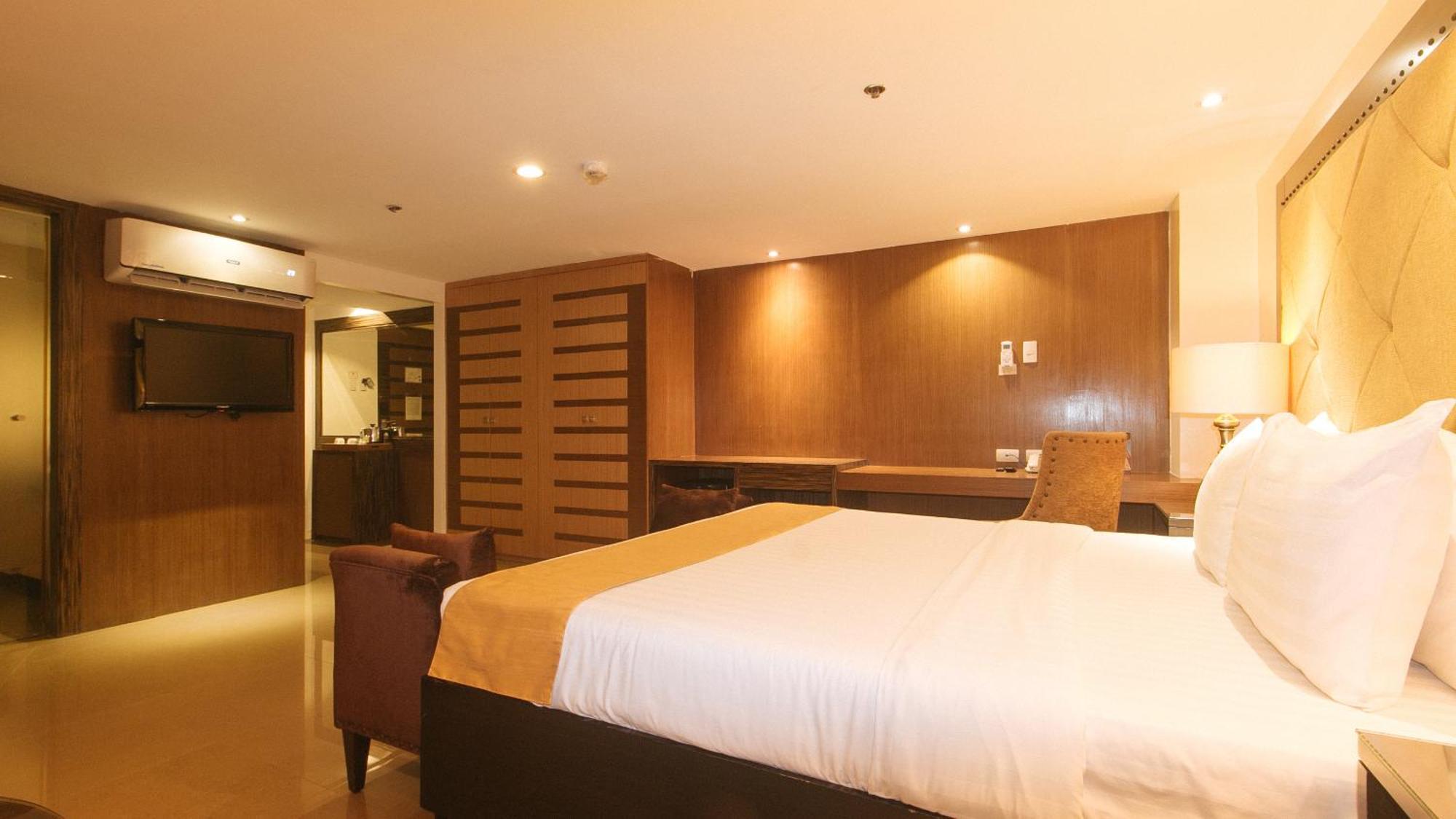 Torre Venezia Suites Quezon City Exterior foto